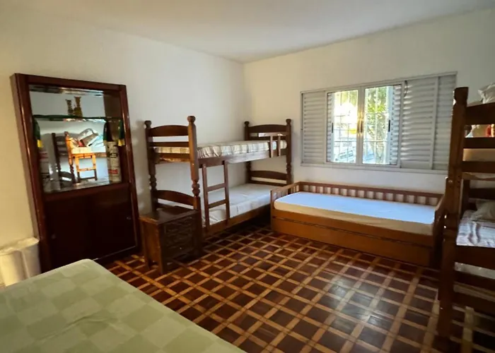 Quarto Privativo Em Residencia Otima Localizacao